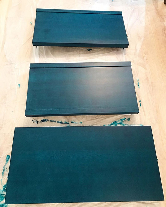 Geometryczny Hemnes DIY Komoda Hemnes z geometrycznym wzorem malowanym przez szablon. Metamorfoza DIY.