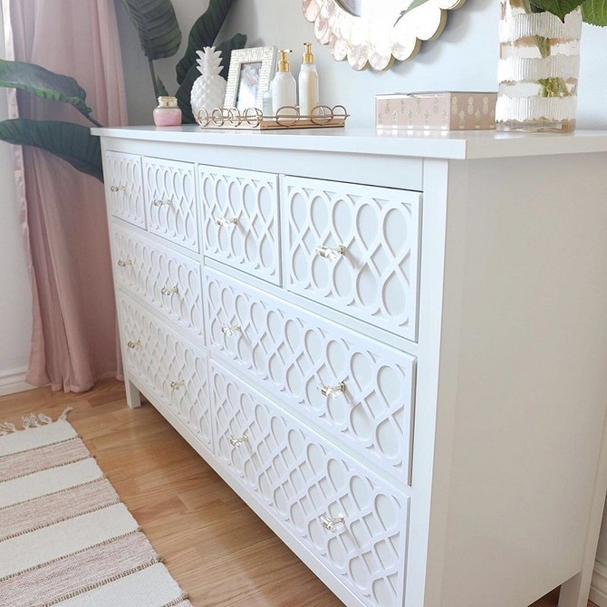 Kolorowa metamorfoza Hemnes Komoda Hemnes z IKEA pomalowana na jaskrawe kolory z wzorami. DIY komoda.