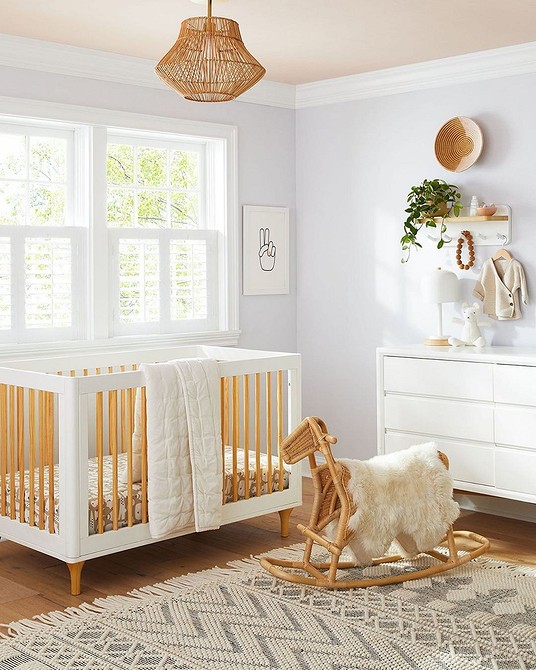 Akryl do łóżeczka? Malowanie łóżeczka dziecięcego farbą akrylową: bezpieczny wybór dla dziecka w 2026.