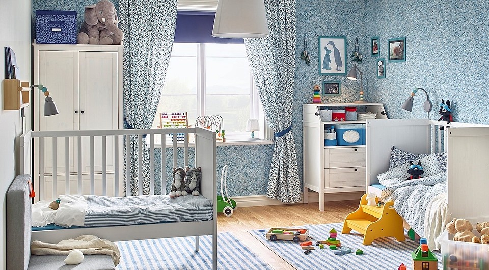 Bezpieczne farby do łóżeczka Łóżeczko dziecięce z drewna: wybór bezpiecznej farby. Poradnik malowania 2026.