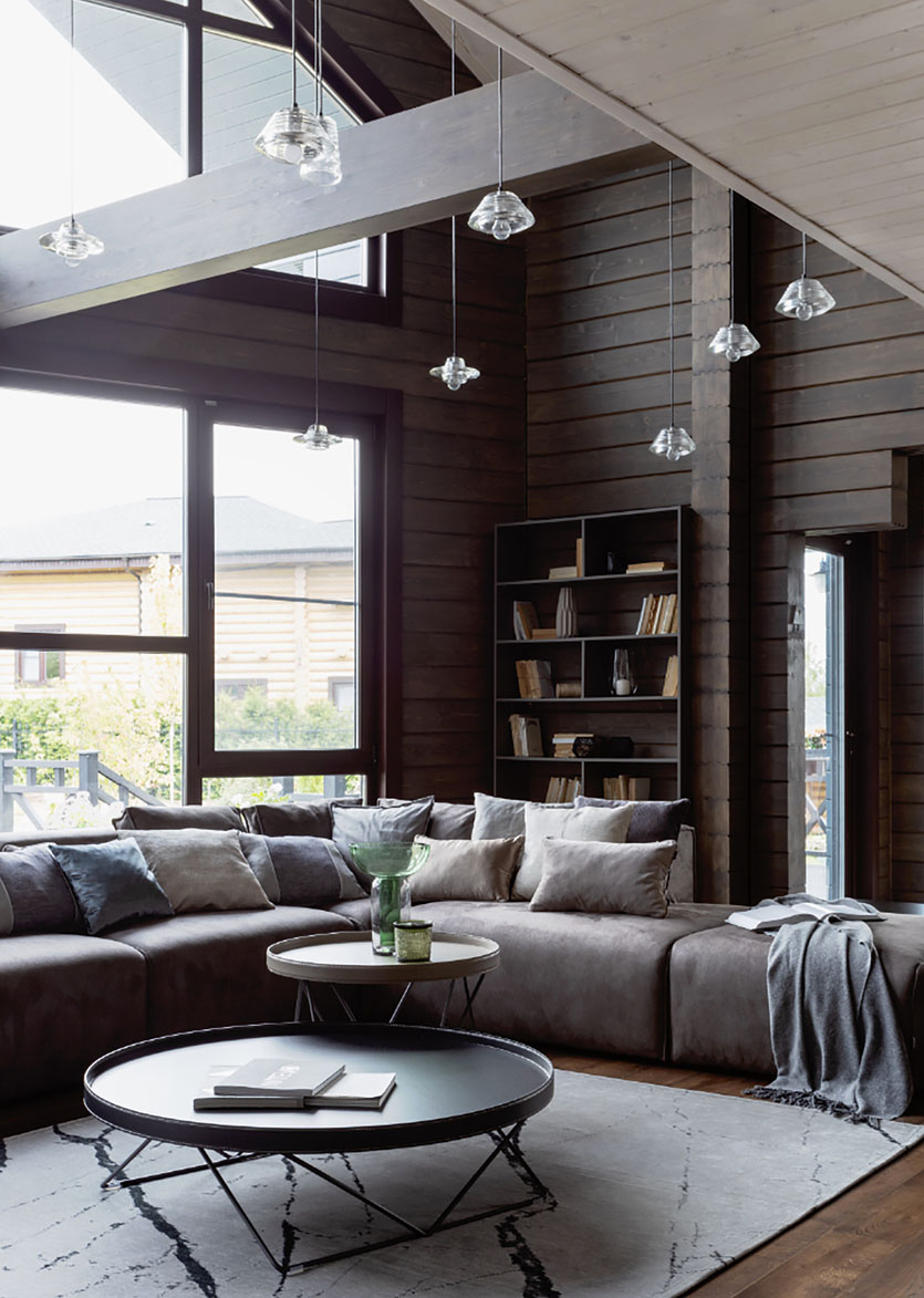 Natura w domu Aranżacja wnętrza domu z bali z wykorzystaniem naturalnych materiałów wykończeniowych.