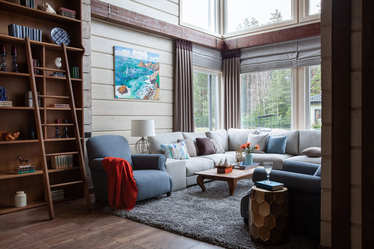 Rustykalna elegancja Klasyczny design wnętrza domu z bali z rustykalnymi elementami wystroju.