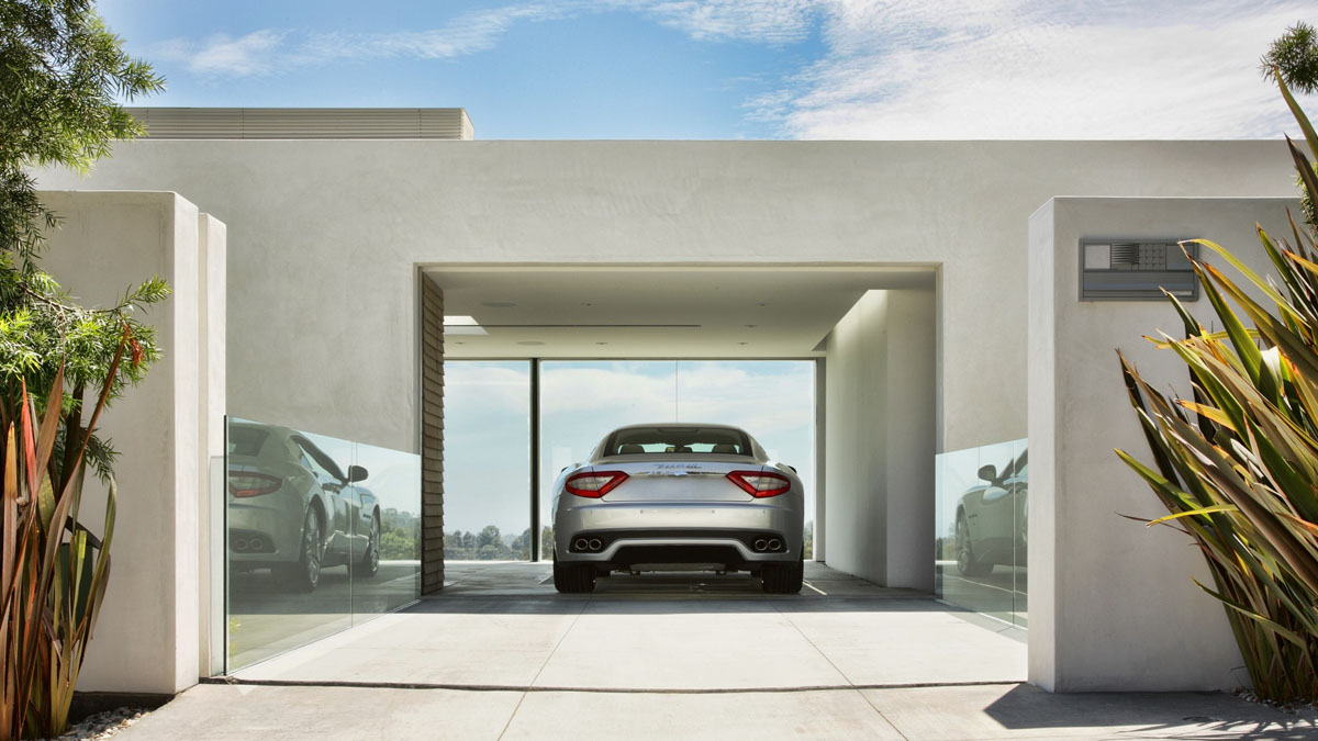 Loftowy garaż z narzędziami Projekt garażu loft 2026: nowoczesny garaż z narzędziami i wyposażeniem do przechowywania.