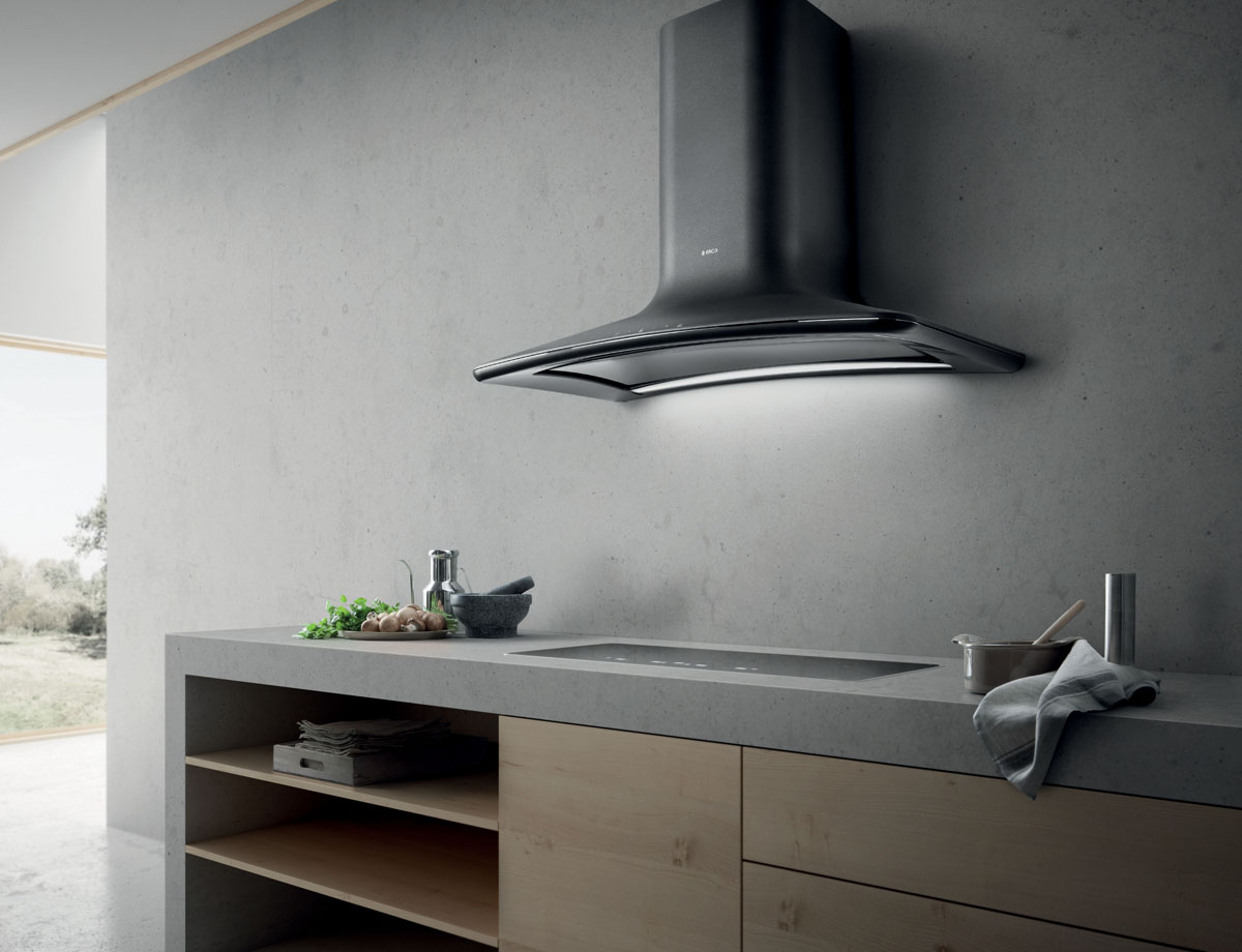 Okap: Nowoczesność w Kuchni Nowoczesna kuchnia high-tech z okapem sterowanym dotykowo i oświetleniem LED.