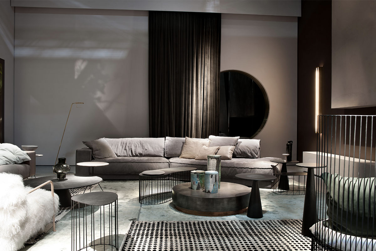 Salon: Planowanie 2026 Przytulny salon z sofą, stolikiem kawowym i dywanem. Planowanie mebli 2026.