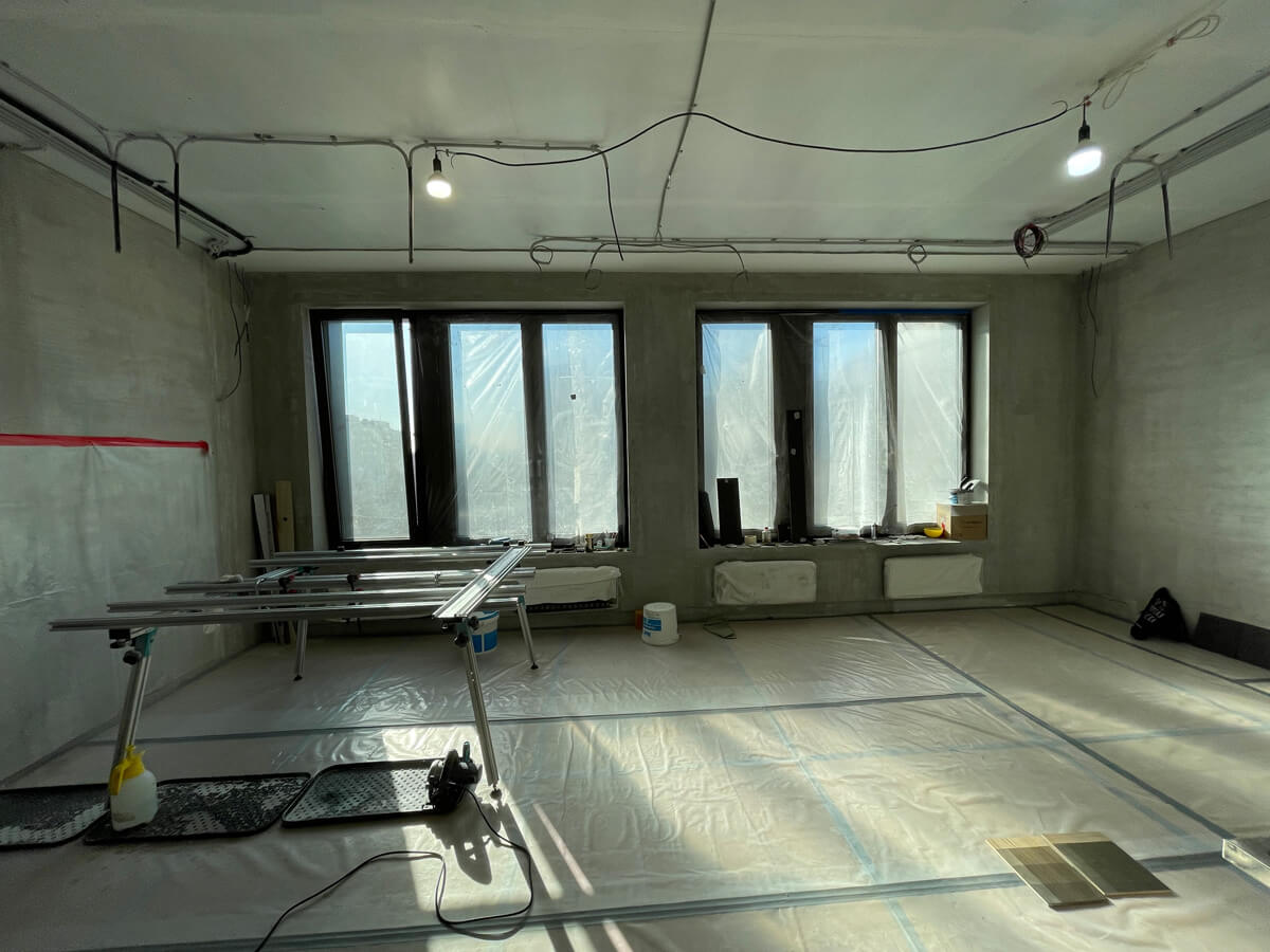 Schemat podziału obwodów Schemat instalacji elektrycznej mieszkania z rozdzielnicą: przykład podziału obwodów zasilających.