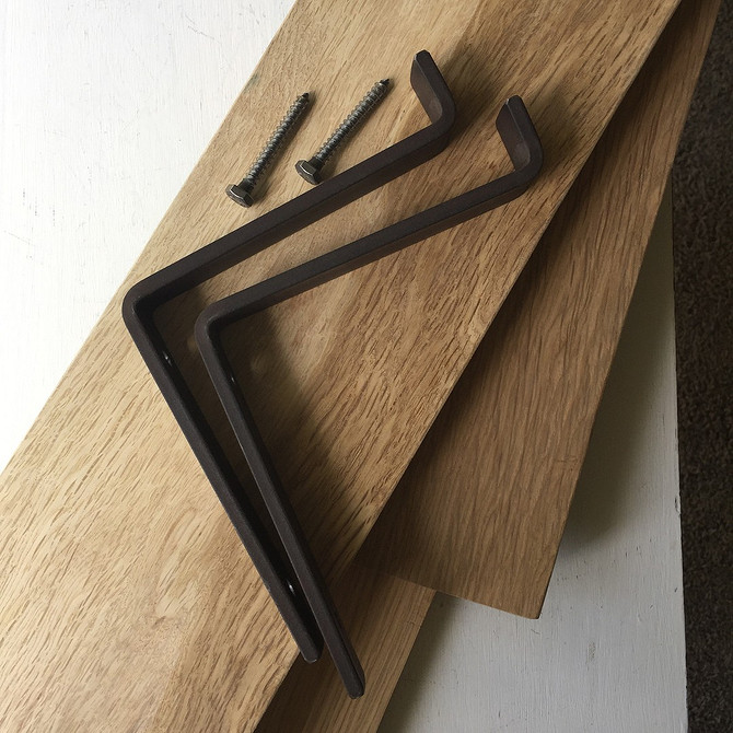 Toaletka DIY: Półki! Toaletka DIY z półek: prosty projekt na kosmetyki do małego mieszkania.