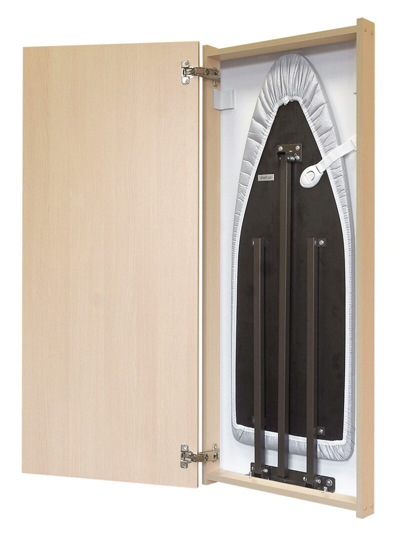 Lustro i prasowanie Kreatywne przechowywanie deski do prasowania w szafie z lustrem. Małe mieszkanie 2026.