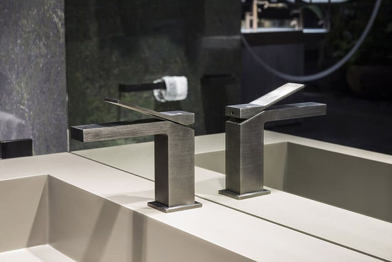 Elegancja i design Elegancka łazienka 2026 z wysokiej jakości armaturą i przemyślanym designem. Aranżacja marzeń.