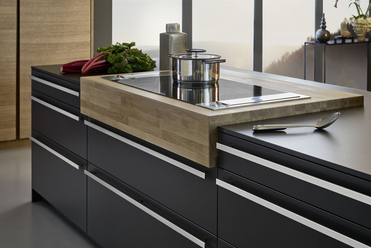 Stalowa trwałość w kuchni Wybór okuć kuchennych: stylowe uchwyty ze stali nierdzewnej zapewniają trwałość i elegancję.