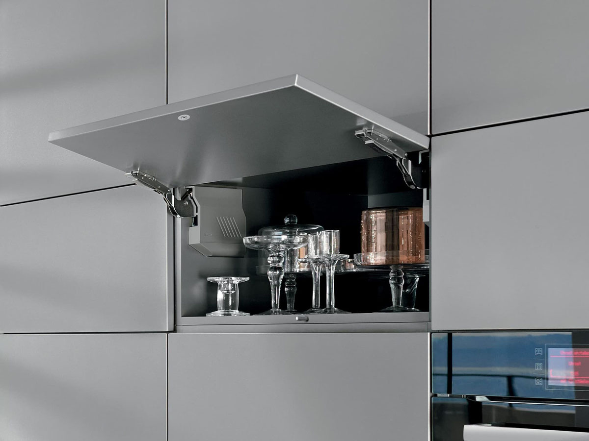 Elegancja w detalu Eleganckie okucia kuchenne: wyrafinowane uchwyty i wysokiej jakości mechanizmy dla komfortu i stylu.