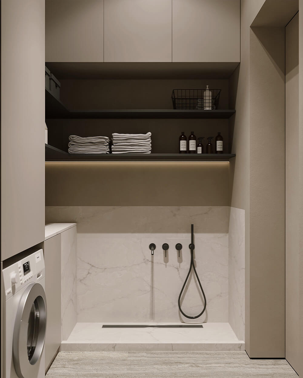 Salon z półkami Drewniane otwarte półki w salonie – stylowy system przechowywania i dekoracja.