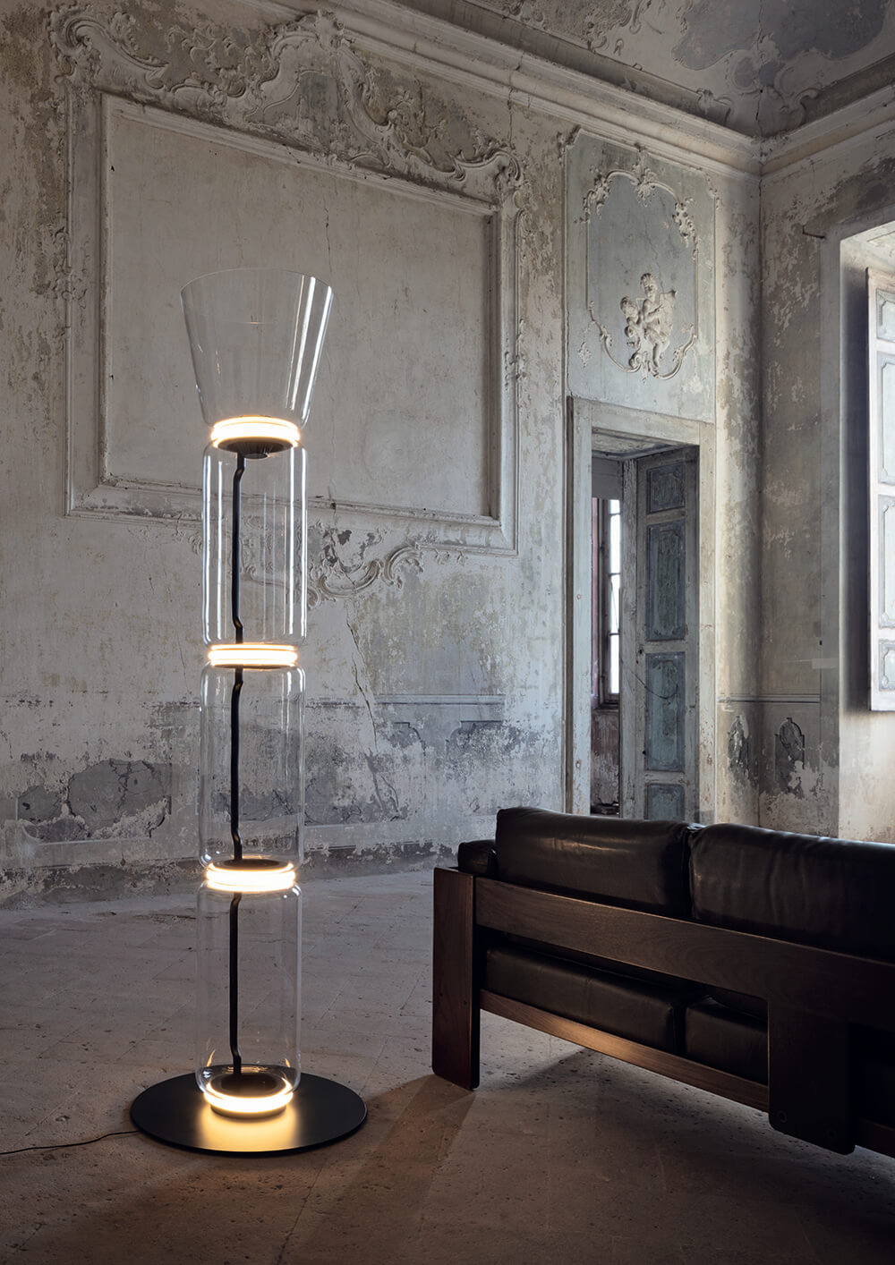 Design oświetlenia wnętrza z prawidłowymi scenariuszami dla stworzenia przytulnej atmosfery w pokojach.