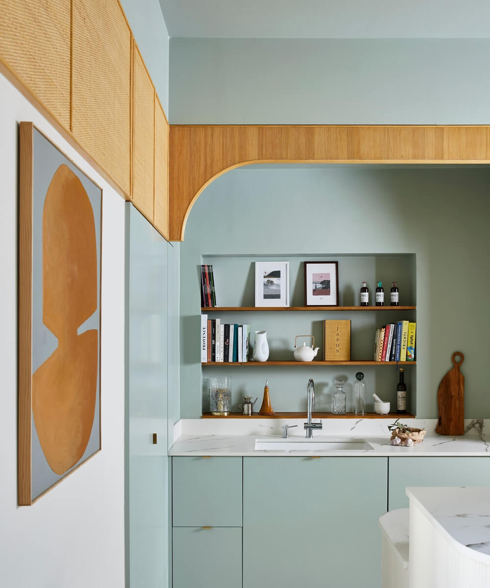 Zielone detale w domu Dekoracje w odcieniach zieleni: poduszki, pledy i wazony dla stylowego wnętrza 2026.