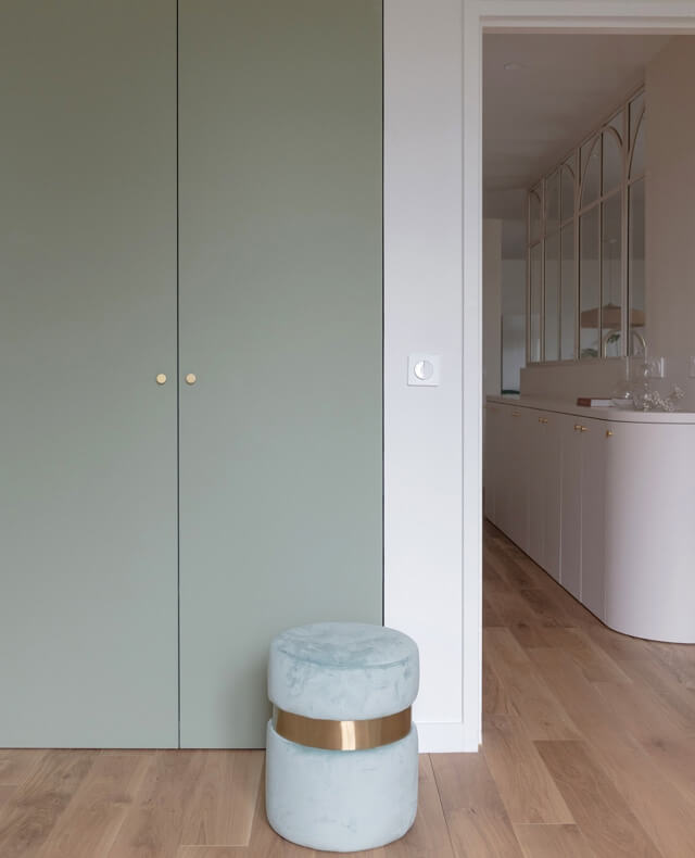 Inspirujące zielone ściany Zielone ściany: inspiracje i przykłady zastosowania koloru we wnętrzach 2026.