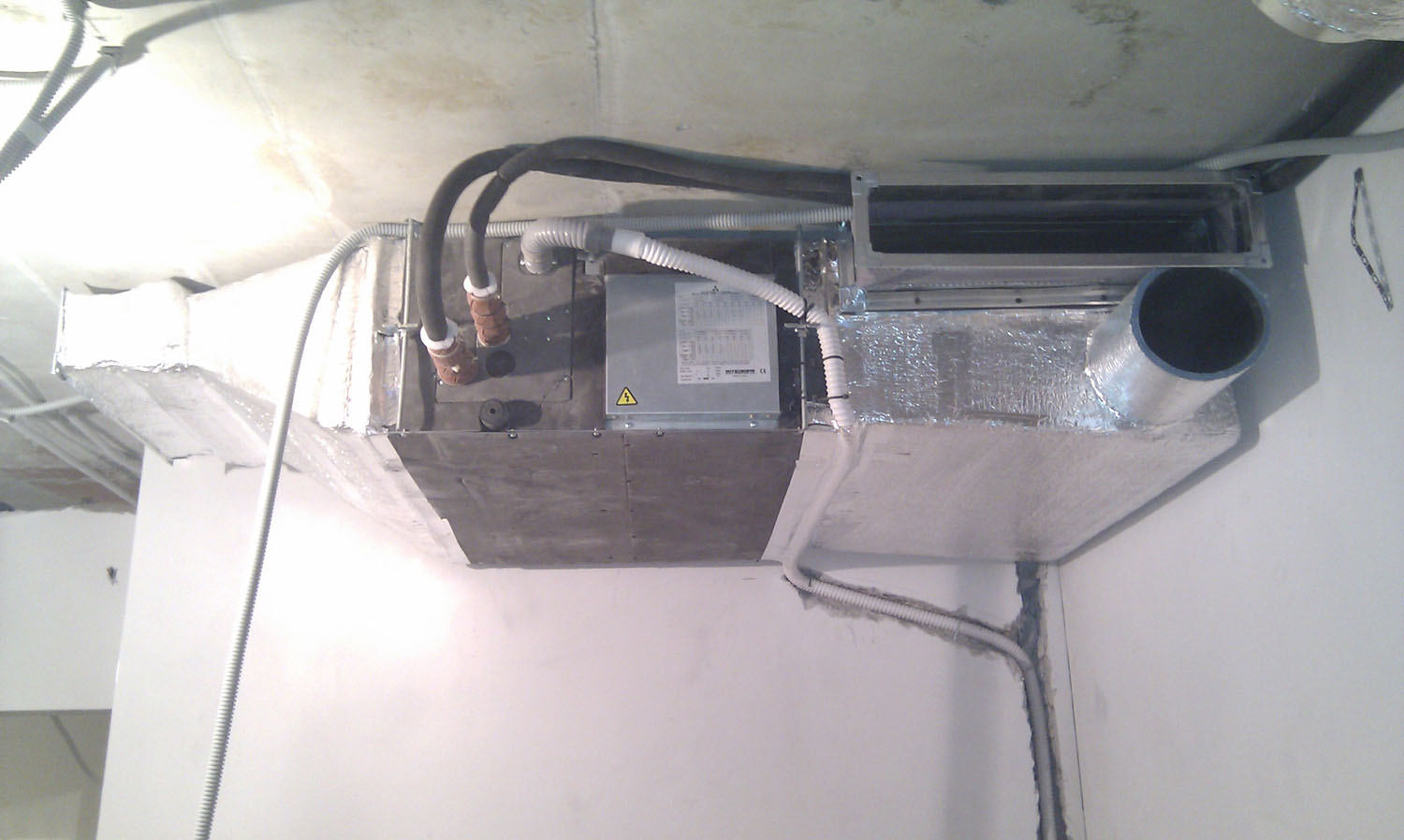 Wentylacja: świeże powietrze dla alergików Przykład wentylacji nawiewnej zapewniającej świeże powietrze i regulację wilgotności dla alergików.