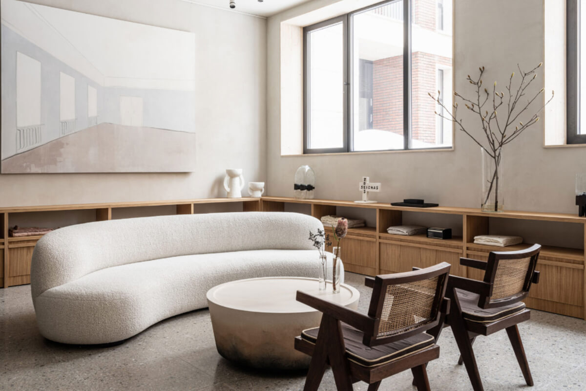 Kolor a samopoczucie Wnętrze pokoju ukazujące wpływ psychologii koloru na samopoczucie człowieka.