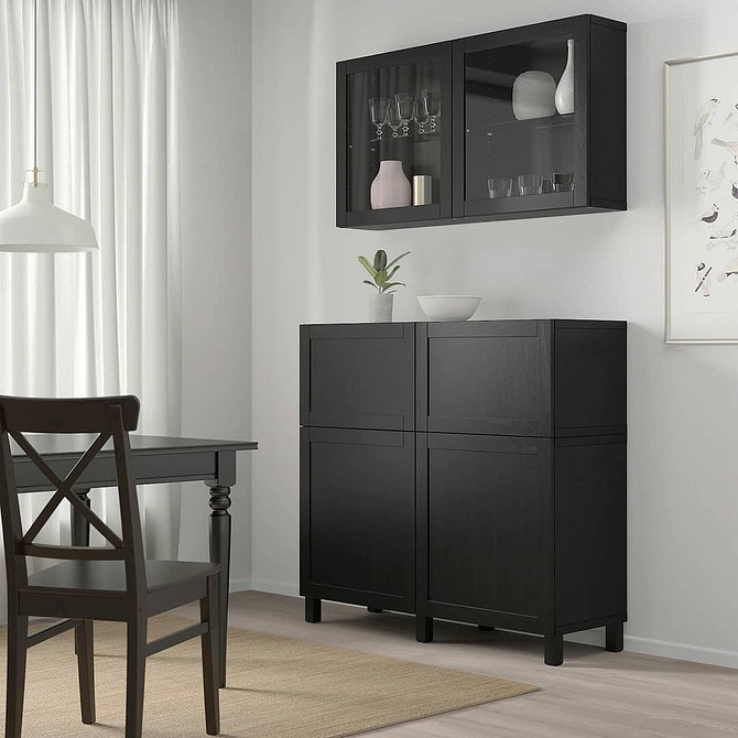 BESTA: Styl skandynawski System BESTA IKEA w salonie: stylowe przechowywanie w stylu skandynawskim