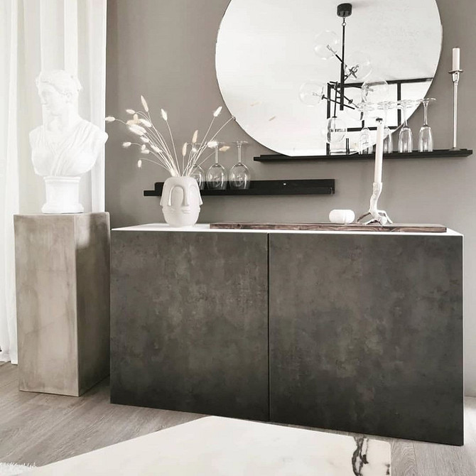 BESTA: Jasne wnętrze Jasny salon z meblami BESTA IKEA: idealne rozwiązanie do przechowywania i designu