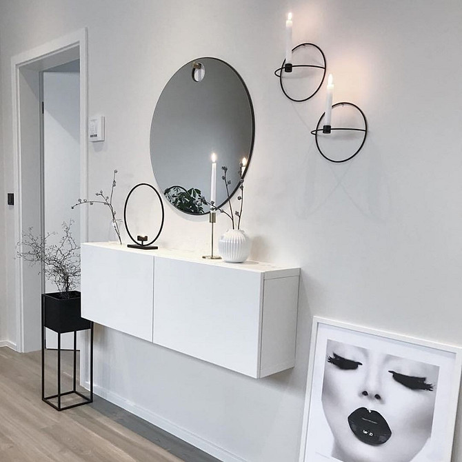 BESTA: Minimalizm w salonie Minimalistyczny design salonu z meblami BESTA od IKEA.
