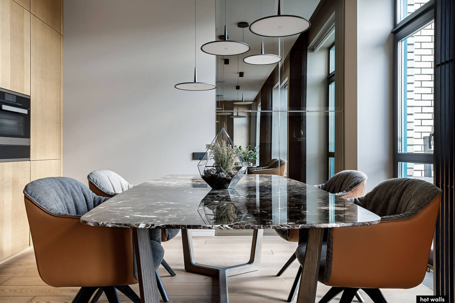 Minimalizm i natura Jasny design dwupokojowego mieszkania 2026 z drewnianymi elementami w stylu minimalistycznym