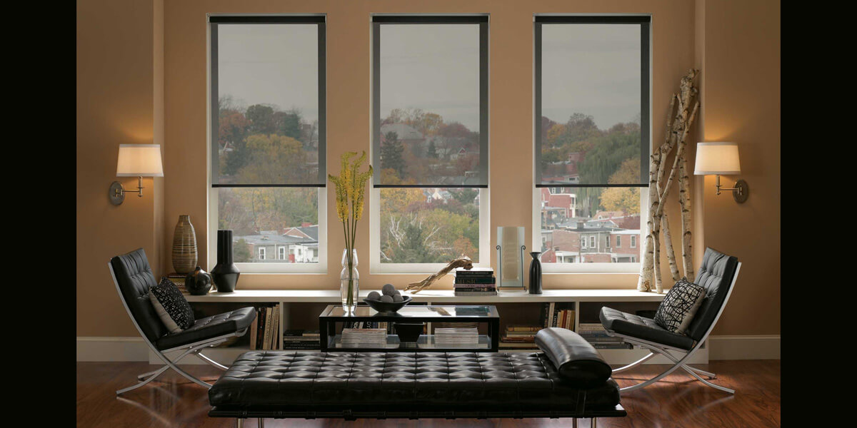 Japońskie zasłony: Minimalizm Japońskie zasłony w minimalistycznym wnętrzu – stylowy i nowoczesny design okien 2026.