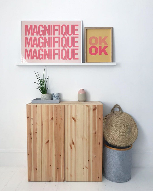 Ivar: Tapetowa metamorfoza Komoda Ivar ozdobiona tapetą. Renowacja w stylu skandynawskim.