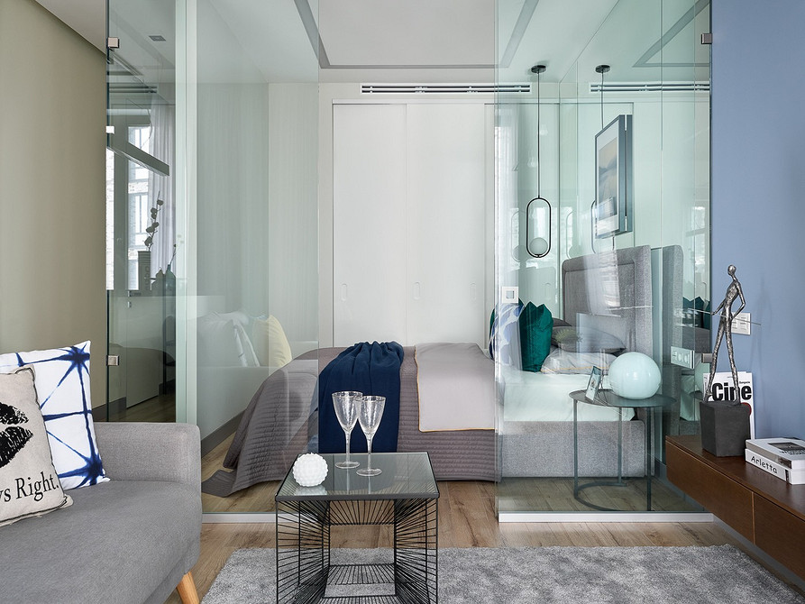 Minimalizm i nowoczesność Minimalistyczny stolik kawowy z drewna i metalu w nowoczesnej aranżacji salonu 2026.