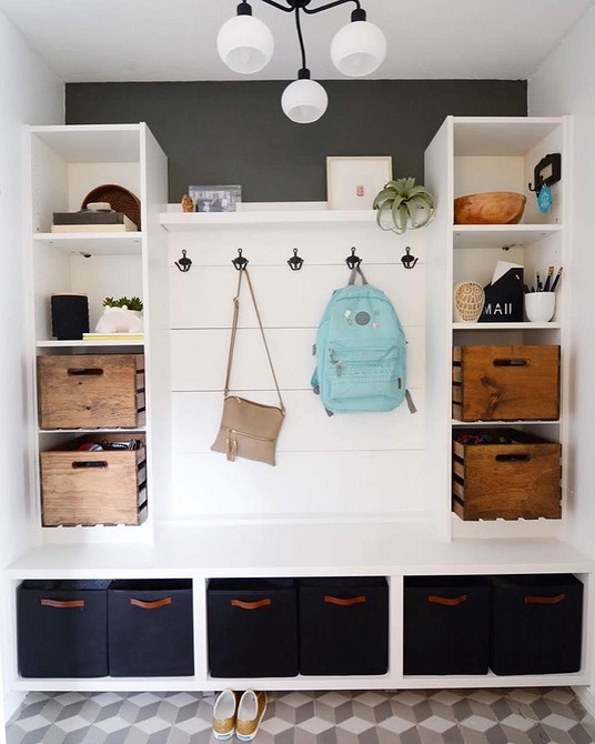 Billy: Biuro w domu Przerobiony regał Billy IKEA: unikalne miejsce do pracy w domu 2026.