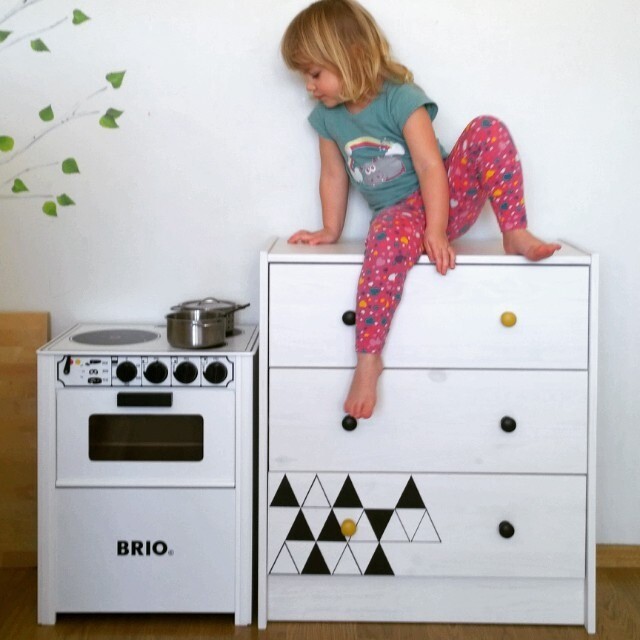 Komoda z duszą Oryginalna komoda w aranżacji wnętrza z pomysłem na wykorzystanie starych mebli