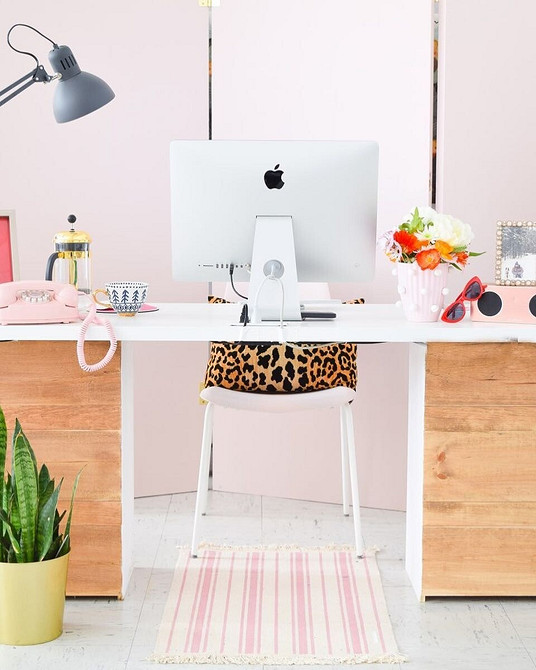 Stylowa organizacja Stylowa komoda: Organizacja przestrzeni dzięki odnowionej i efektownej komodzie.