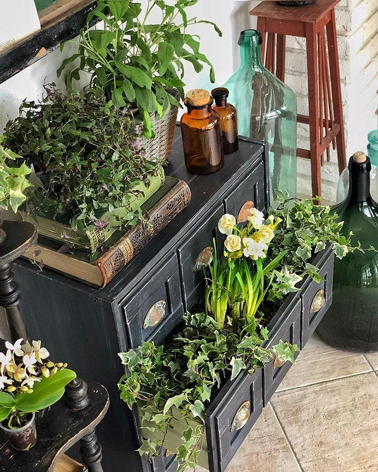 Unikalna komoda DIY Komoda DIY: Unikalna metamorfoza komody, czyli jak stworzyć niepowtarzalny mebel.