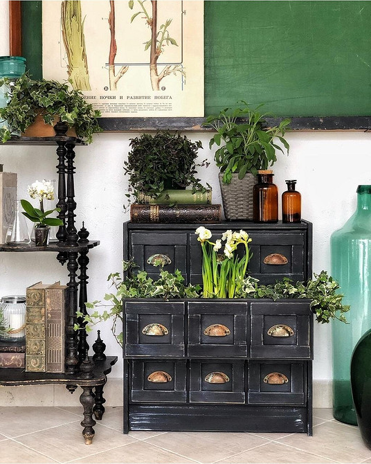 Komoda dekoracyjna Komoda jako element wystroju: Funkcjonalne przechowywanie i piękna dekoracja w jednym.