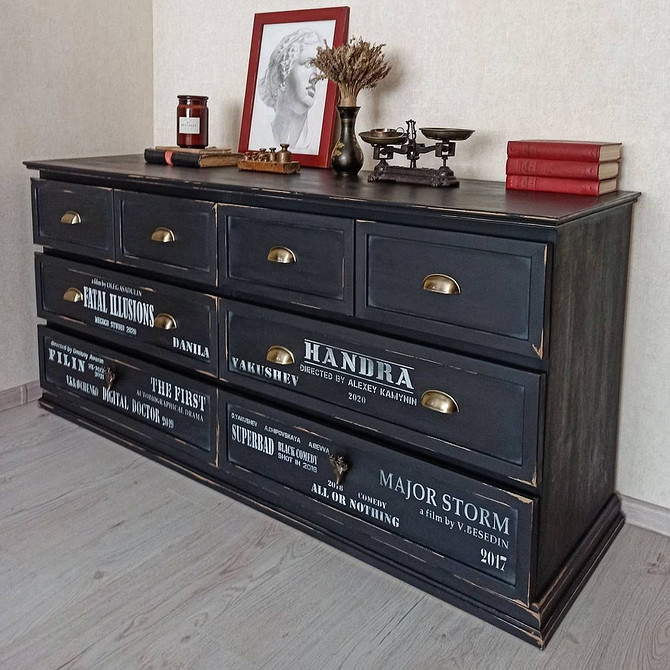 Mass market: Unikalny design Minimalistyczne wnętrze 2026: meble z mass marketu, len i akcenty kolorystyczne