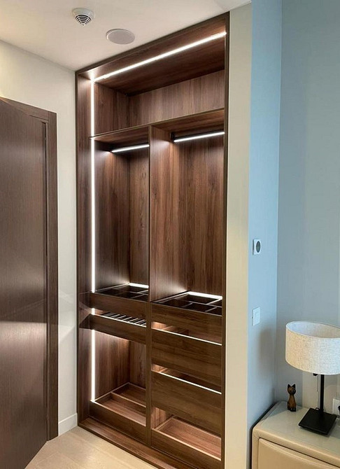 Oświetlenie szafy 2026 Różne typy oświetlenia szafy: wybór idealnego rozwiązania dla Twojej garderoby w 2026.