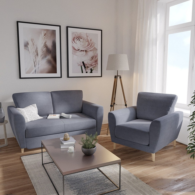 Neonowy kanapa: faux pas Antytrendowy model kanapaa z syntetycznej tapicerki o jaskrawym neonowym kolorze w salonie