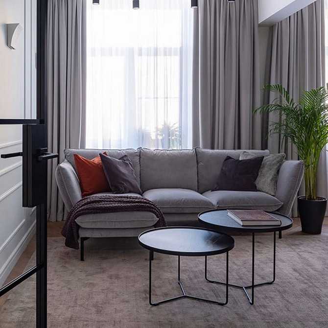 Dekoracje OUT Sofa z dekoracyjnymi elementami: antytrend, nie używane w nowoczesnym designie.