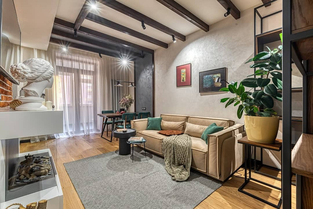 Antytrend meblowy Zdjęcie przestarzałej sofy – antytrendy w designie mebli. Inspiracje