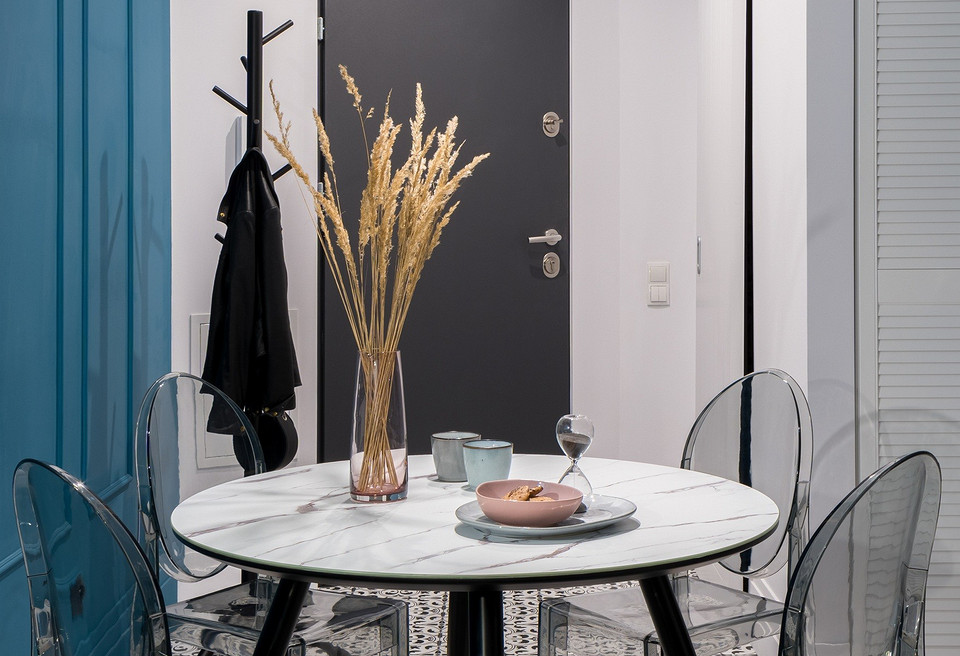 Meble: lista zakazanych Sześć rodzajów mebli, których lepiej unikać w małym mieszkaniu 2026.