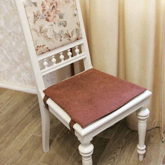 Krzesło z duszą Odnowione krzesło DIY w stylu vintage: inspiracja dla przytulnego domu.