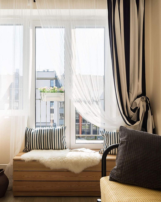 Siedzisko do czytania Siedzisko na parapecie z oświetleniem - idealne miejsce do czytania wieczorem 2026