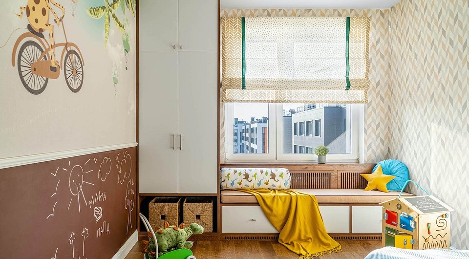 Relaks na parapecie Przytulne siedzisko na parapecie z poduszkami - idealne miejsce relaksu 2026