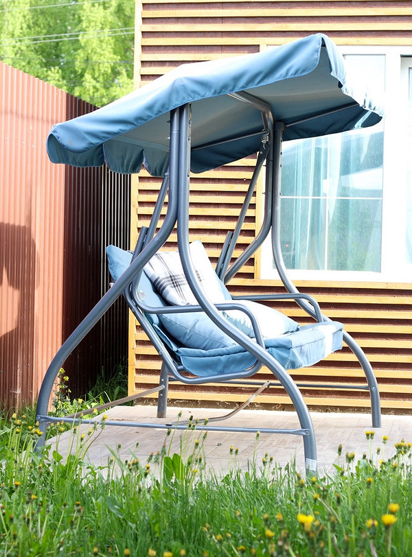 Namiot na Letnie Dni Duży namiot ogrodowy zapewnia cień i ochronę przed słońcem, idealny na lato.