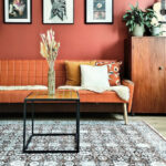 KOLOROWA SOFA: Serce salonu w Twoim domu