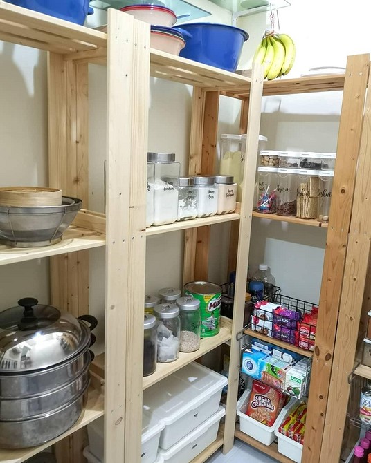 Albert IKEA: Łazienka Regał Albert IKEA w łazience do przechowywania ręczników i kosmetyków.