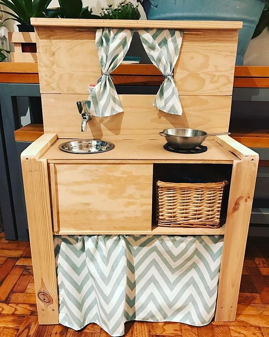 Albert: Łazienkowy porządek Przechowywanie ręczników w łazience z regałem Albert IKEA: budżetowo i praktycznie.