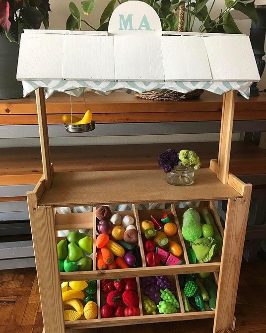 Albert: Domowa biblioteczka Organizacja domowej biblioteczki z regałem Albert IKEA: stylowe i budżetowe rozwiązanie.