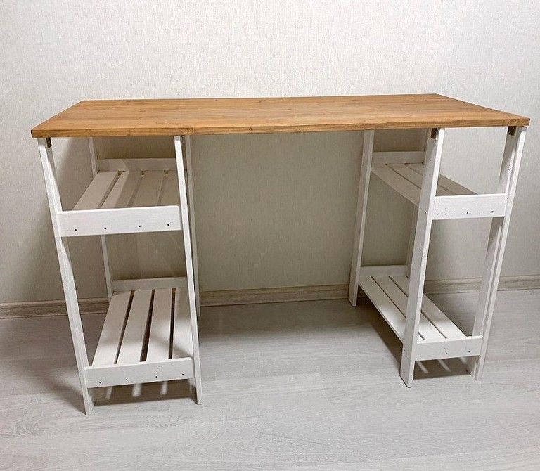 Albert IKEA: Porządek w domu Drewniany regał Albert IKEA w aranżacji wnętrza: idealne rozwiązanie dla organizacji przestrzeni.