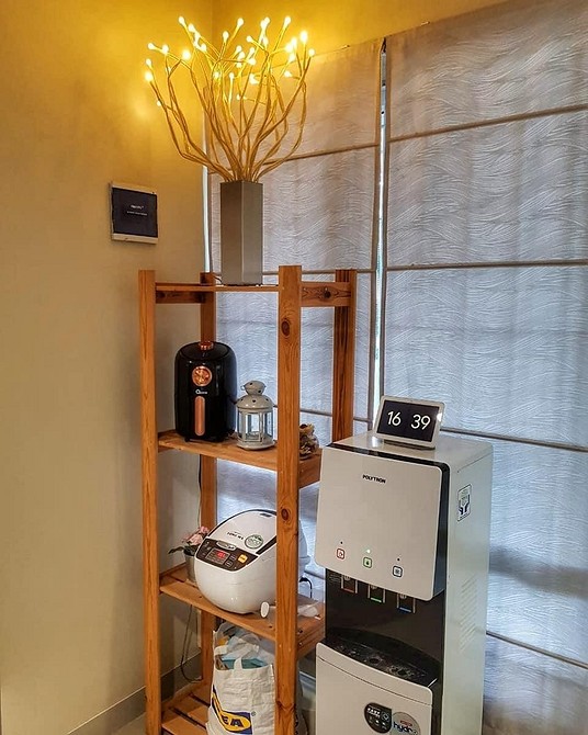 Albert: Organizacja kuchni Regał Albert IKEA do przechowywania przyborów kuchennych i produktów: zorganizowana kuchnia.