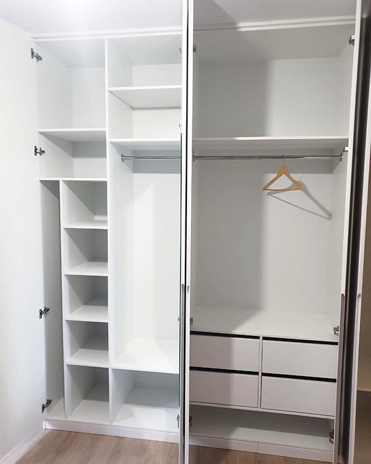 Światło w szafie Oświetlenie wewnętrzne szafy: wybór lamp dla wygody i stylu w 2026.